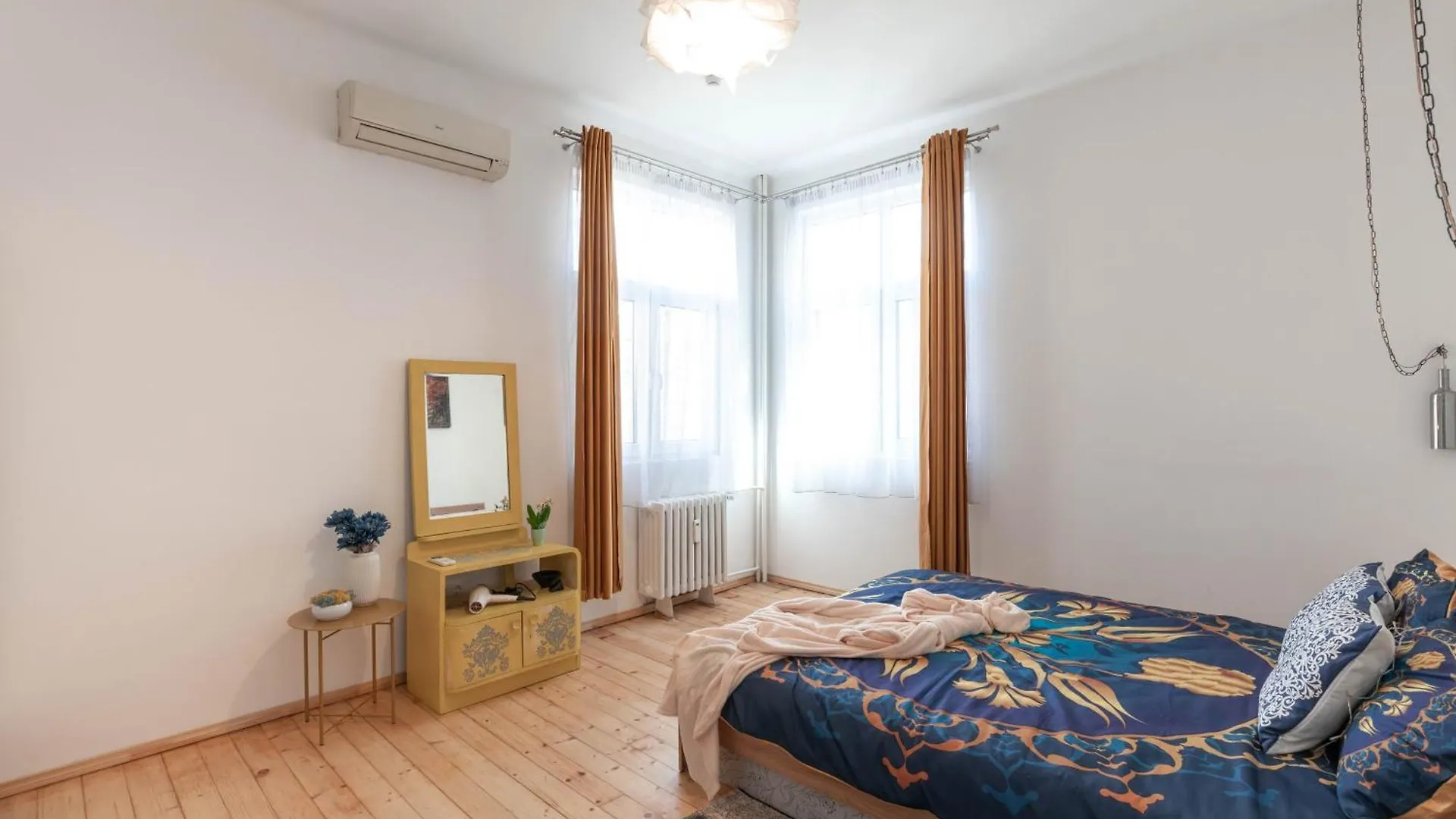 Apartment Vintage Bohemian Paradise With Xbox Series X For Big Groups Sofia